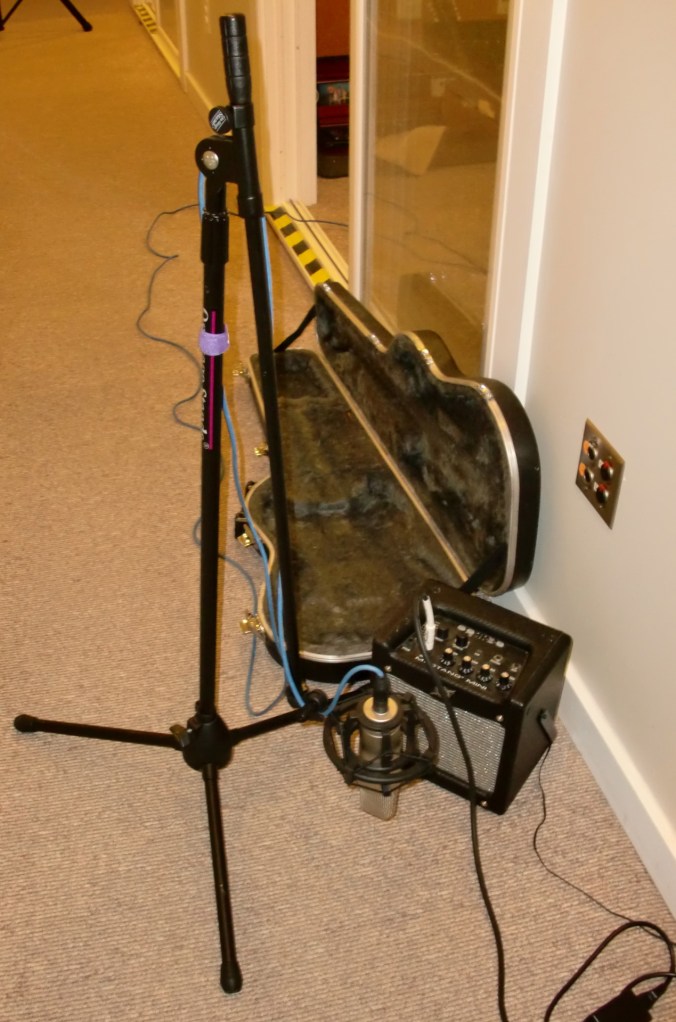 How to mic an electric guitar (in the hall).